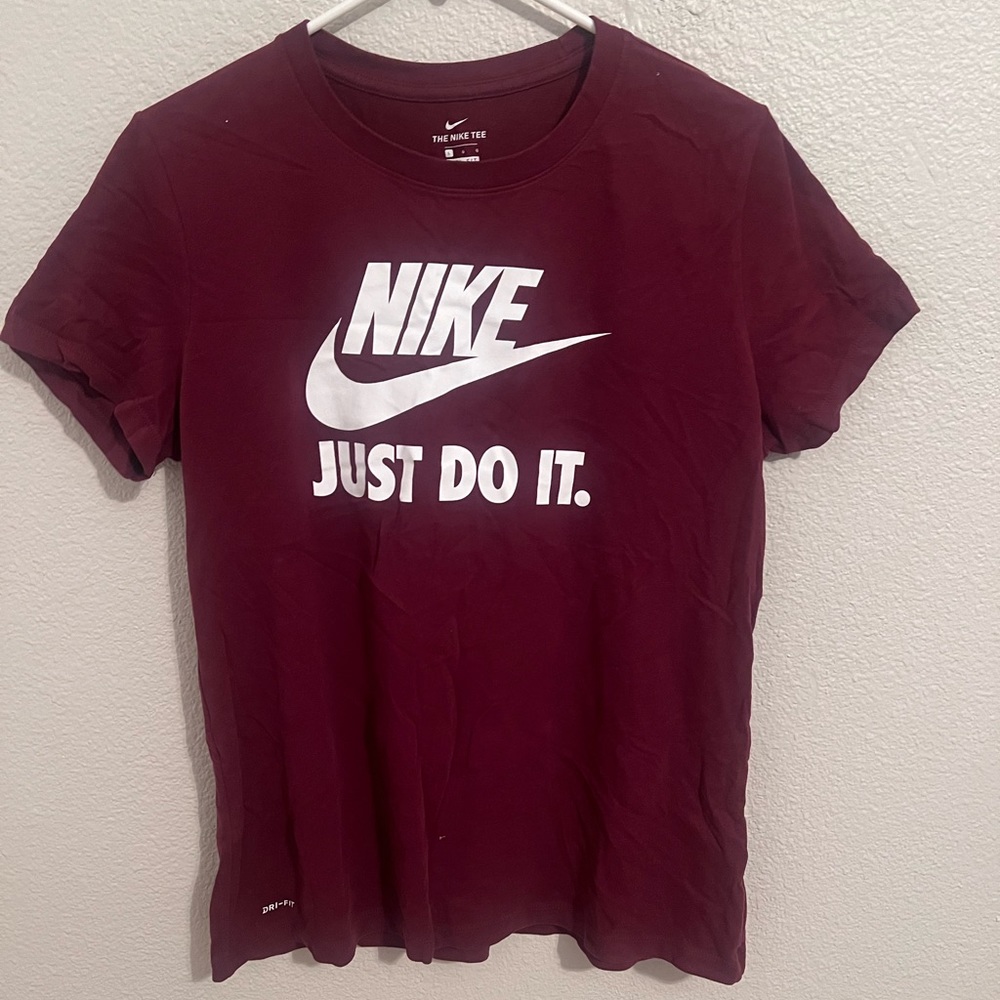 Nike tee